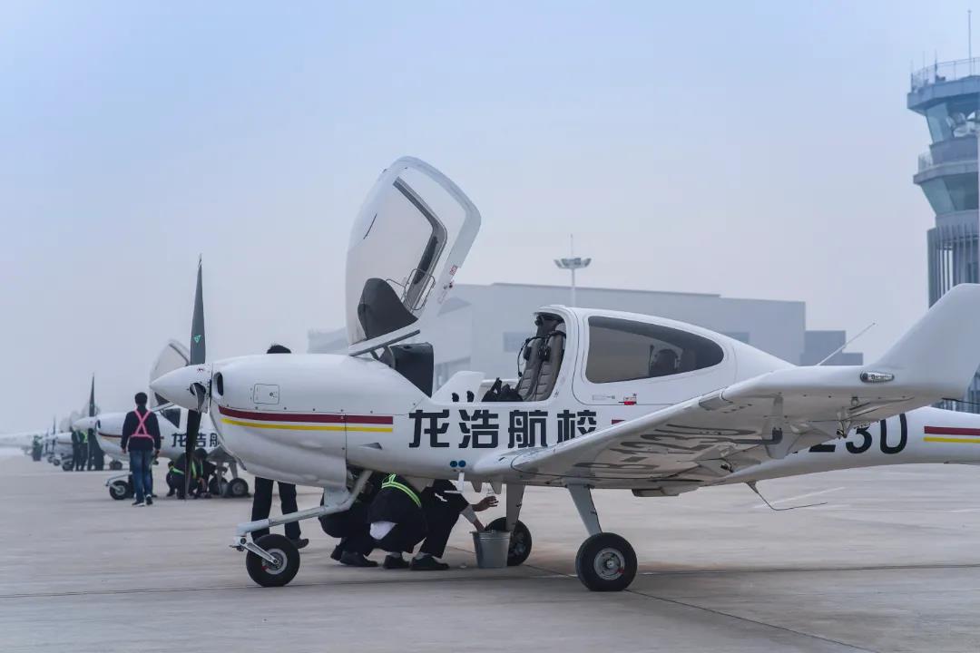 龙昊通航集团-突破一万小时,龙浩航校湖北基地年飞行时间创新高